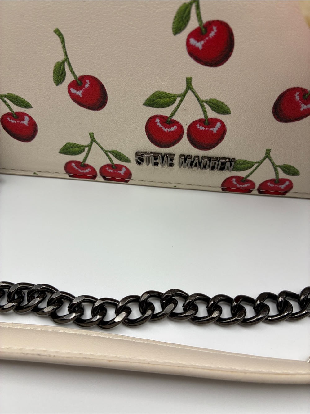 🎉🎉🎉Steve Madden Cream Crossbody Bag with Red Cherry Print - Picture 4 of 7